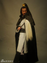 高清：景岗山《水浒》不戴时尚围巾 披风造型曝光