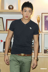 组图：柯震东澄清酒后摸奶事件 九把刀到场支持