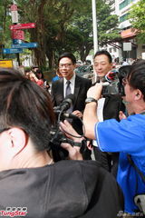 组图：涉贪案押后判决 陈志云表现轻松