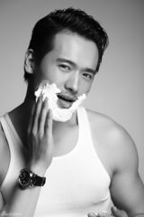 高清图：高云翔最新写真曝光 轻熟男演绎俏皮风