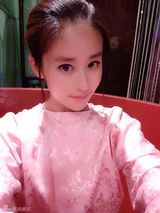 组图：颖儿晒自拍 玩可爱五连拍萌翻网友