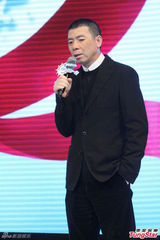 组图：冯小刚展现慈父柔情 大方分享和女儿趣事