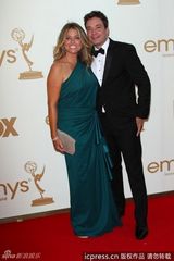 组图：艾美奖红毯 明星情侣大秀恩爱