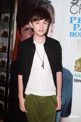 组图：GaGa小师弟抵港 自称已与歌迷们结婚