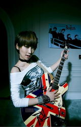 组图：谢楠写真绽放野性魅力 展现别样摇滚风情