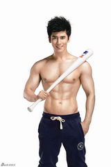 组图：张伦硕时尚写真 动感十足活力四射