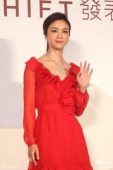 高清组图：汤唯一袭红裙代言 否认封杀传闻
