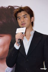 组图：陈柏霖暂无出专辑打算 忙于工作无暇谈恋爱