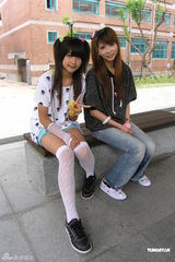 组图：13岁创作歌手许雅涵 任红十字会奖学金大使