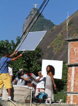 幻灯：艾丽西亚-凯斯街头拍新歌MV 补妆不忘秀肥臀