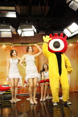 高清组图：Wonder Girls做客 与大浪热力飙舞