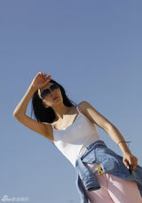 组图：杨童舒三亚度假 号召女性朋友们减压过节