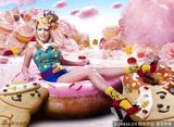 组图：众女星拍广告童趣盎然 置身色彩缤纷蛋糕世界 