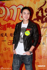 幻灯图：《艋舺》香港宣传 阮经天赵又廷狂舞