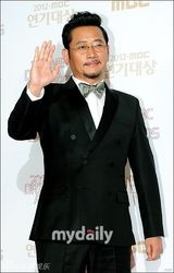 组图：MBC演技大赏女星性感 曹承佑获大奖