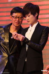 高清图：李宇春亮相《血滴子》发布会黑衣帅气