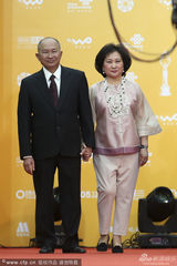 组图：吴宇森领衔评委团亮相 古欣娜塔妩媚飞吻