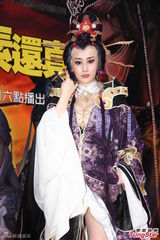 高清组图：洪棠扮布袋戏主角 爆乳装露E奶吸睛