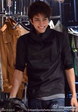 组图：泰版《浪漫满屋》走红 邪魅男主迷倒少女