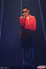 张国荣纪念演唱会 张敬轩雌雄同体梁朝伟深情