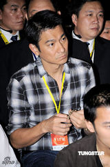 组图：少林方丈赠成龙真迹 刘德华谢霆锋试剑