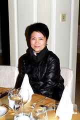 幻灯：容祖儿新专辑限量发行 幼时青涩照片曝光 