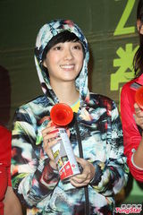 组图：桂纶镁凤小岳出席活动相约夜跑