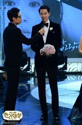 组图：李宝英捧SBS大奖 李敏镐得奖最多赢五冠