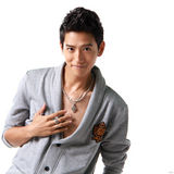 组图：张峻宁“蜜糖”写真 阳光随性扮鬼脸