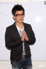 幻灯图：任贤齐录制《荃加福禄寿》 王祖蓝扮女生