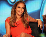 高清图：洛佩兹橙色裙亮相当《美国偶像》评委