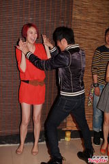 组图：梁思浩庆生频落泪 庄思敏江美仪等捧场