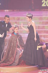 组图：港姐陈凯琳夺冠 蔡思贝刘佩玥分获亚季军