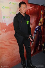 组图：古天乐代言游戏挥剑闯关 望周董体谅狗仔