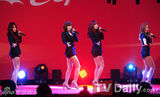 组图：韩团Secret献唱颁奖典礼秀性感修长美腿