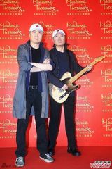 组图：崔健助阵蜡像揭幕仪式 手弹吉他造型生动