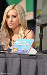 高清组图：《飞哥与小佛》亮相 提斯黛尔性感亮相