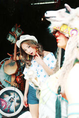 高清图：韩星SARA热裤上阵 巴厘岛展现性感身材