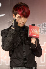 高清组图：魏晨新碟发布否认整容 前往医院乃体检