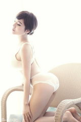 组图：徐冬冬拍泳池性感写真 成新生代宅男新宠