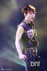 组图：INFINITE首尔举办世界巡回演唱会