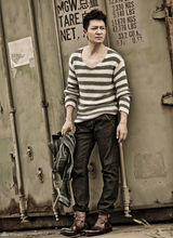 组图：李宗翰黑白映画帅气逼人 秋日街拍尽显男士魅力