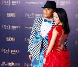 组图：吴镇宇时尚盛典帅气 钟丽缇绿裙秀性感