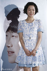 组图：韩片《幻想中的她》试映会 韩艺礼抹泪