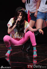 策划：女星豪放大秀M字腿 不惧走光拼性感