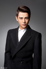 组图：孙坚帅气写真曝光绅士十足