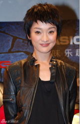 幻灯图：周迅清爽短发造型大集合 演绎中性时尚