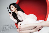 组图：李昕芸登《时尚先生》 绽放文艺式性感