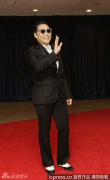 组图：鸟叔PSY亮相白宫晚宴 西装墨镜绅士风