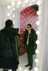 高清图：时尚芭莎助阵北京台春晚 黄晓明造型出位 